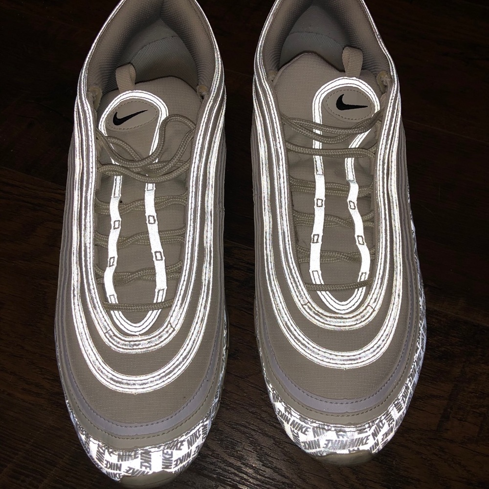 • Nike Airmax ✔️